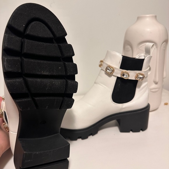 Chelsea boots - Picture 3 of 3